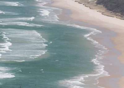 Vue sur la plage du cap de Byron Bay